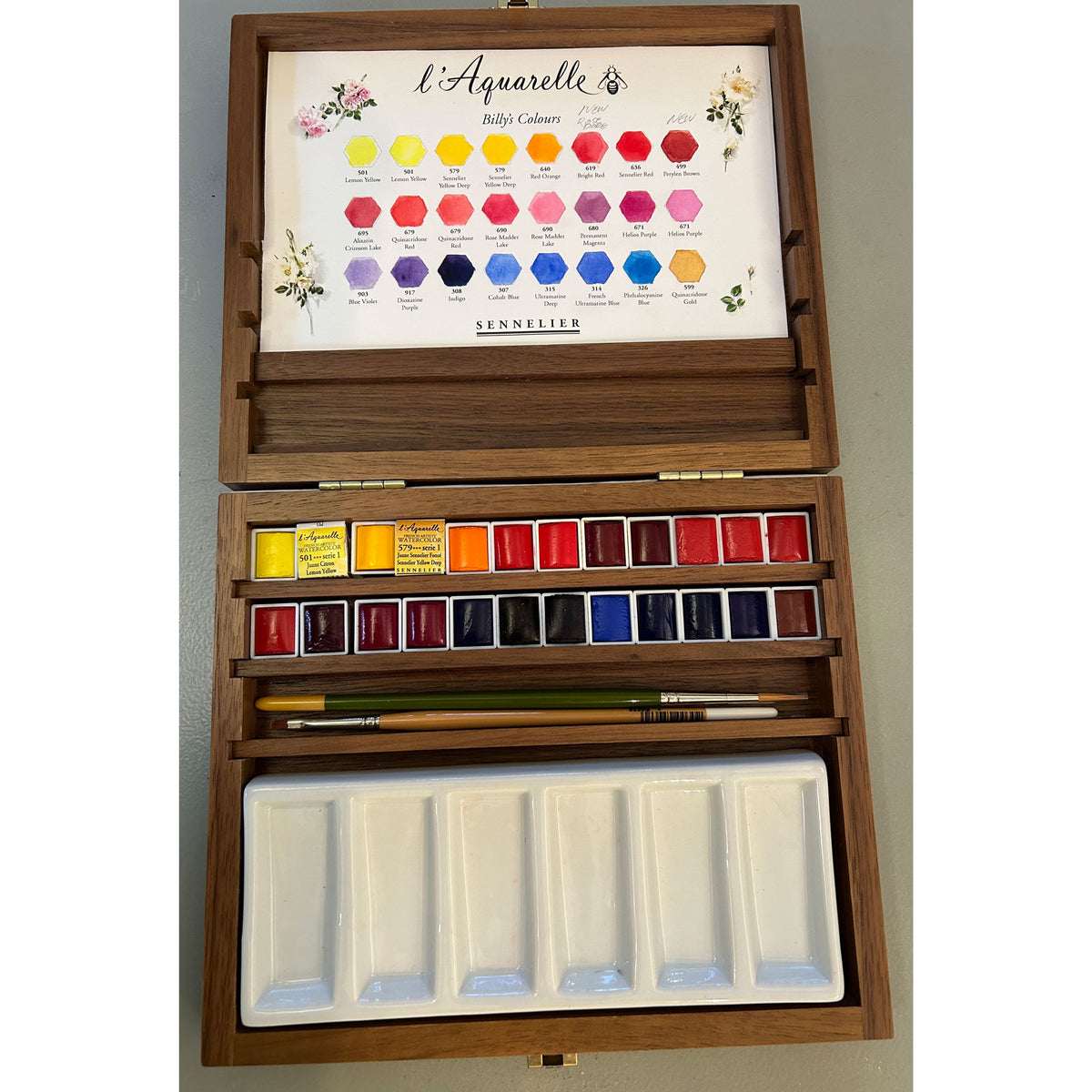 The Billy Showell Deluxe Set of Watercolours &amp; Brushes